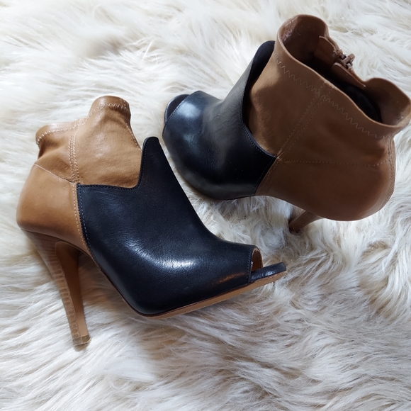 Maison Margiela High Heel Color Blocked Leather Ankle Booties - Picture 9 of 11